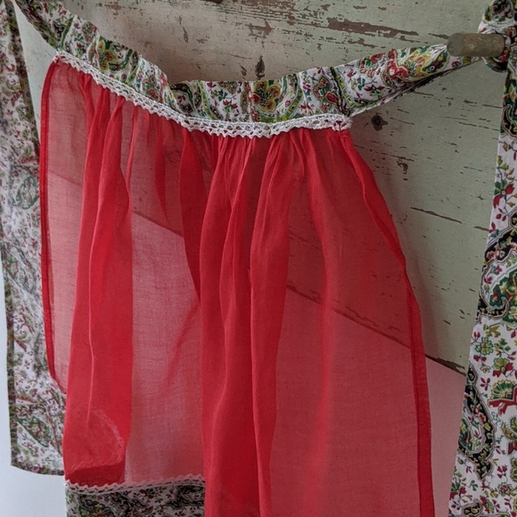 Vintage Handmade Sheer & Paisley Linen Half Apron - Picture 3 of 9